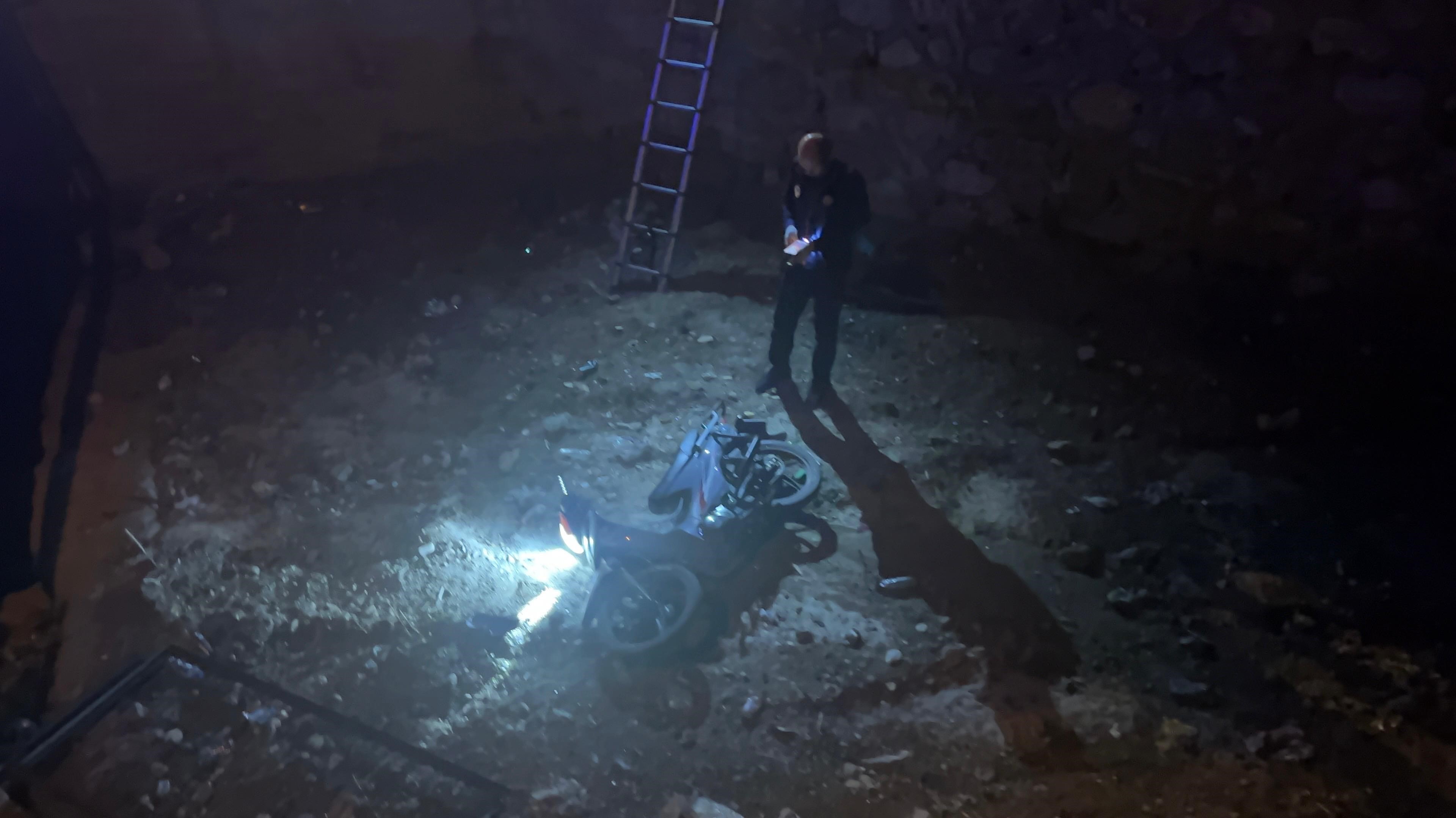 Motosikletin Kontrolünü Kaybetti, 5 Metrelik Dereye Düştü (3)