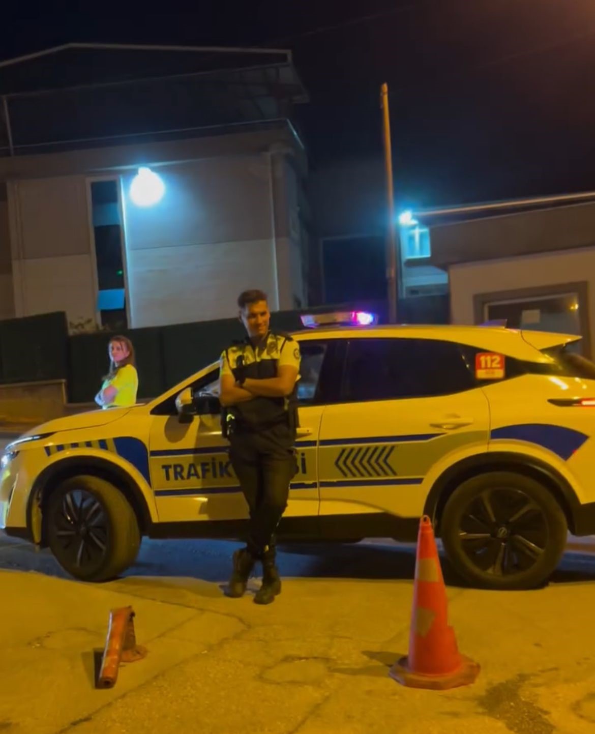 “Ölüler Görür” Yazdı, Polis (2)