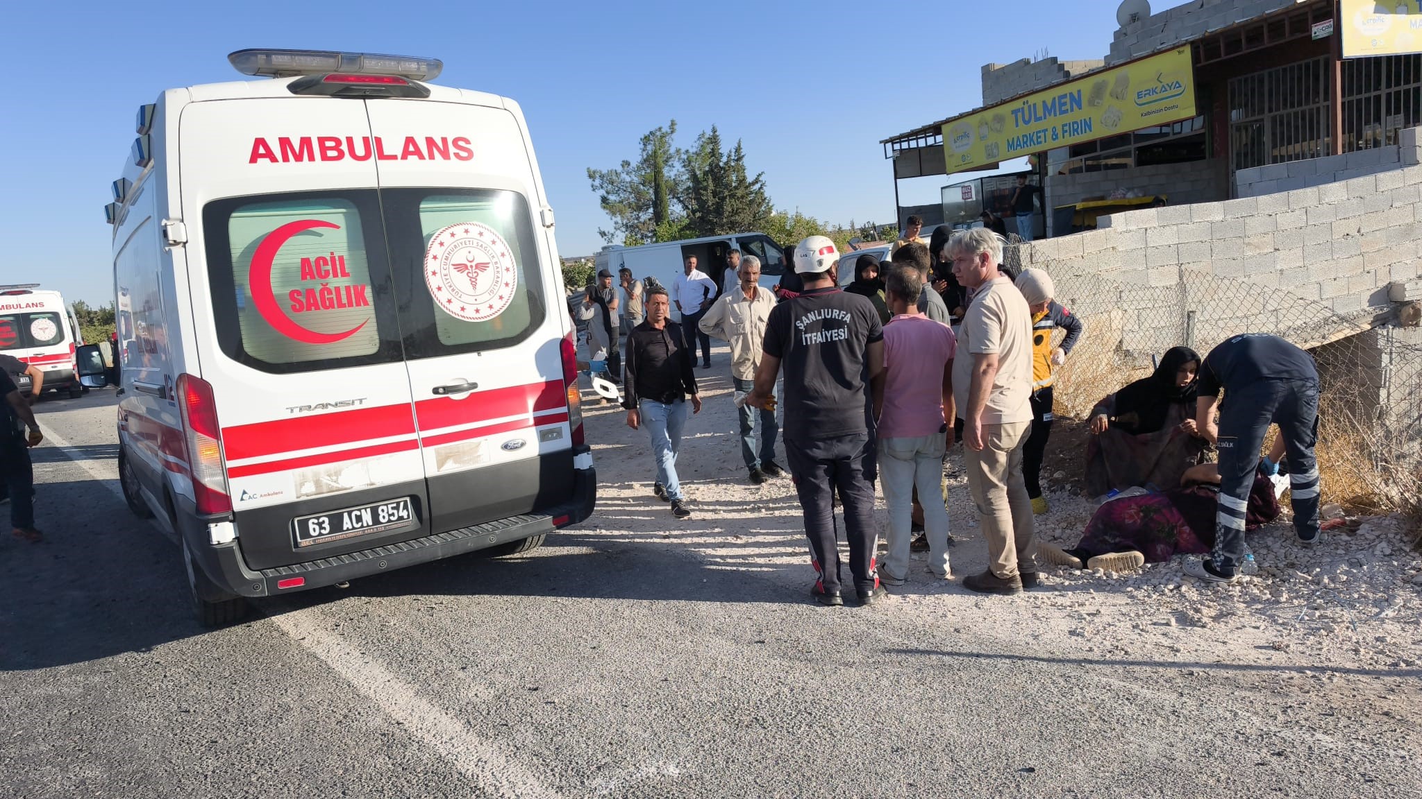 Şanlıurfa’da Tarım Işçilerini Taşıyan Minibüs Devrildi 20 Yaralı (1)-1