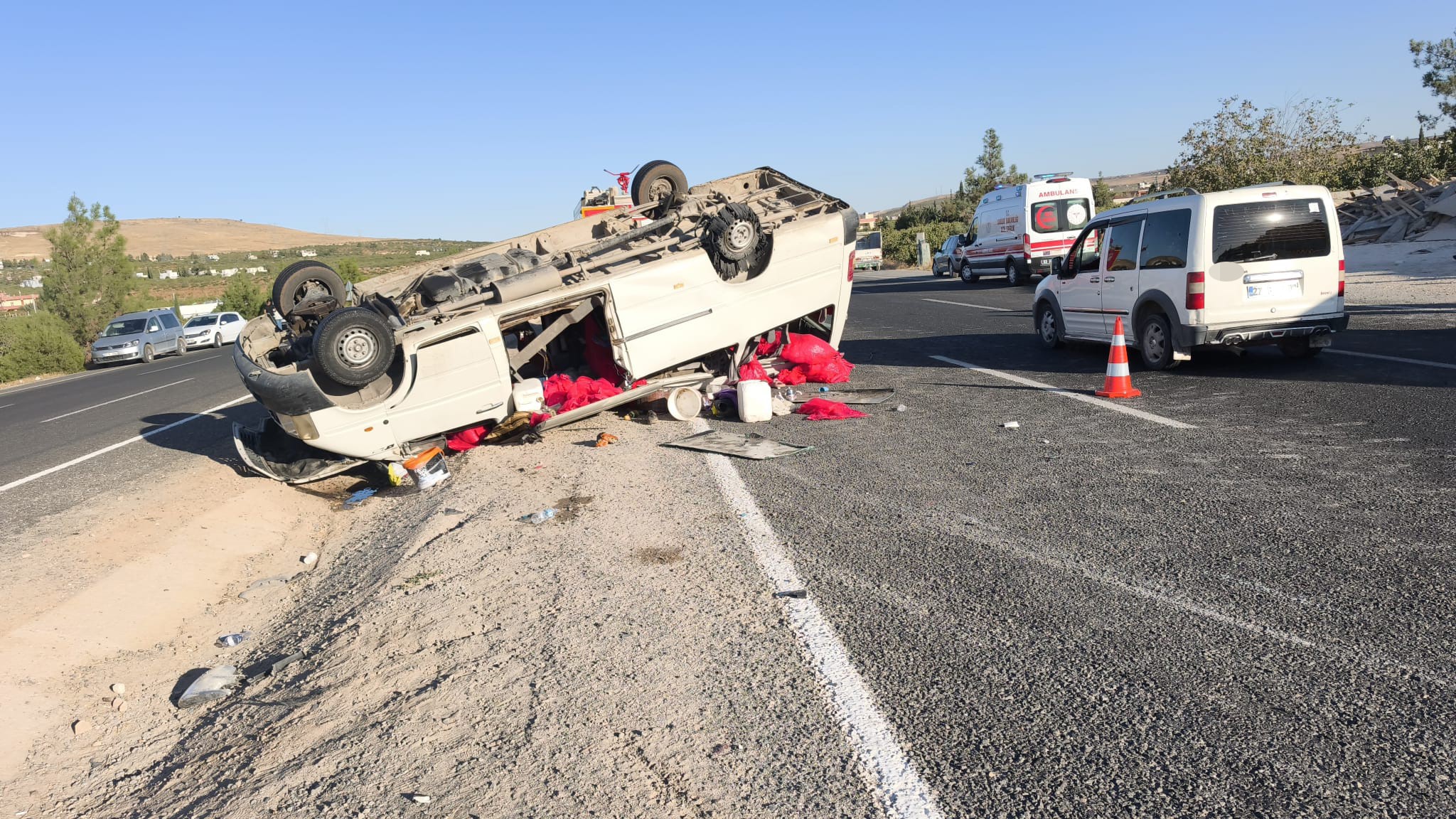 Şanlıurfa’da Tarım Işçilerini Taşıyan Minibüs Devrildi 20 Yaralı (3)