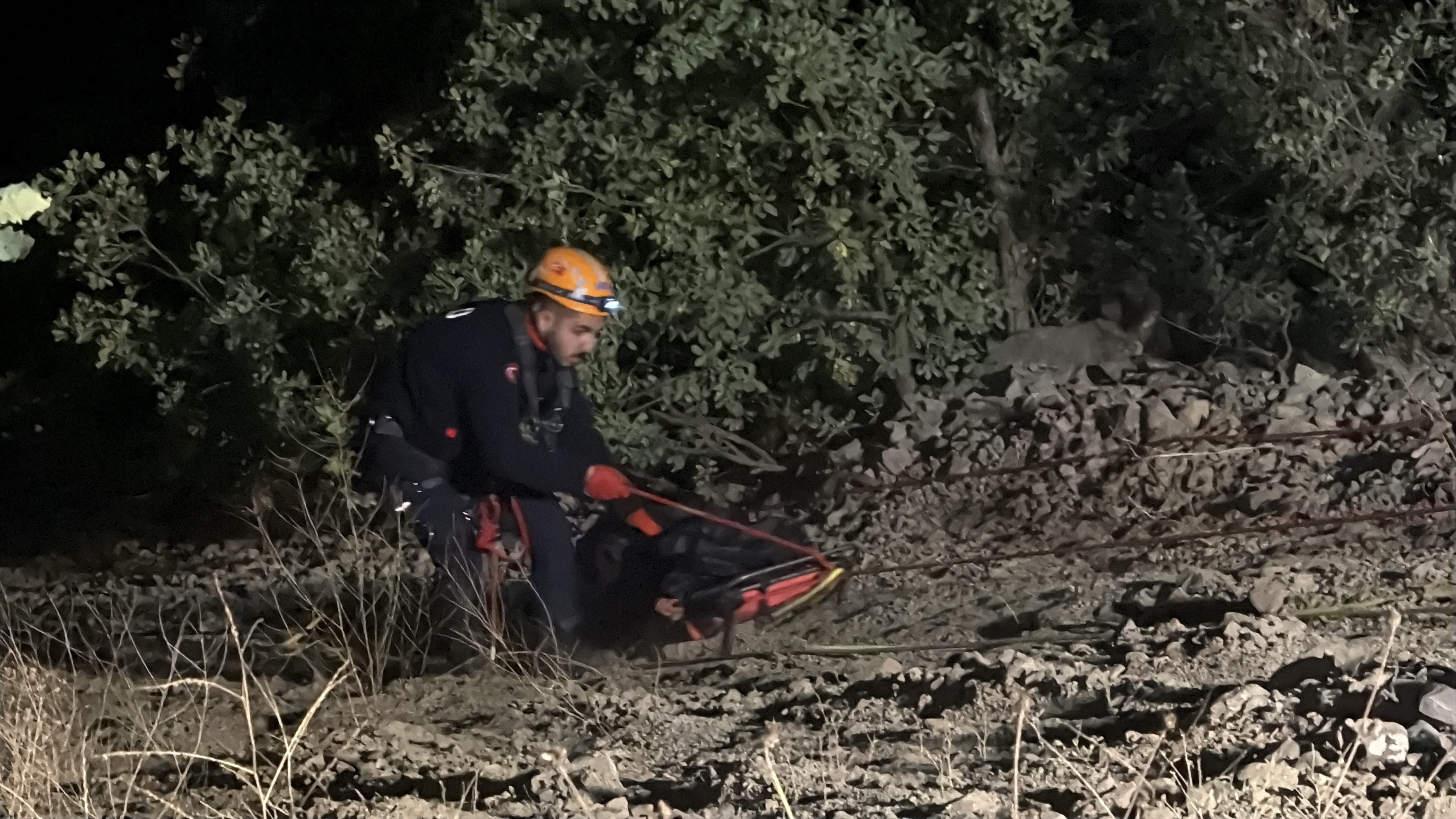 Sivas’ın Doğanşar Ilçesinde Otomobil Uçuruma (2)