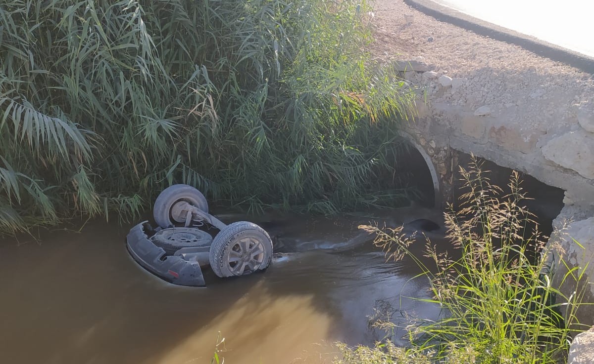 Sulama Kanalına Devrilen Araç Gencgazete (3)