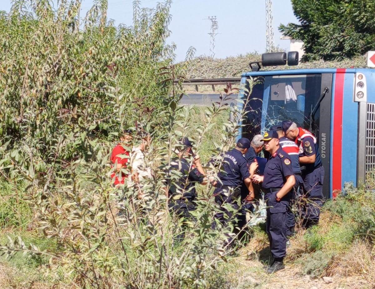 Tarsus’ta Cezaevi Ring Aracı Devrildi 12 Yaralı (1)