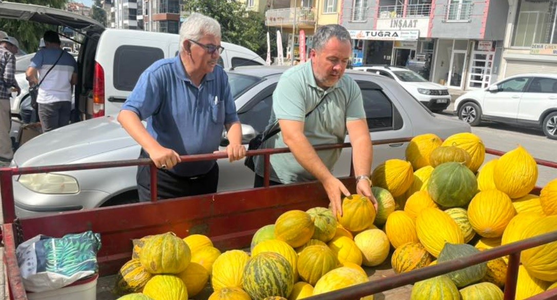 Tavşanlı'nın Meşhur Kuruçay Kavunu Tezgahlarda Yerini Aldı Gencgazete (2)