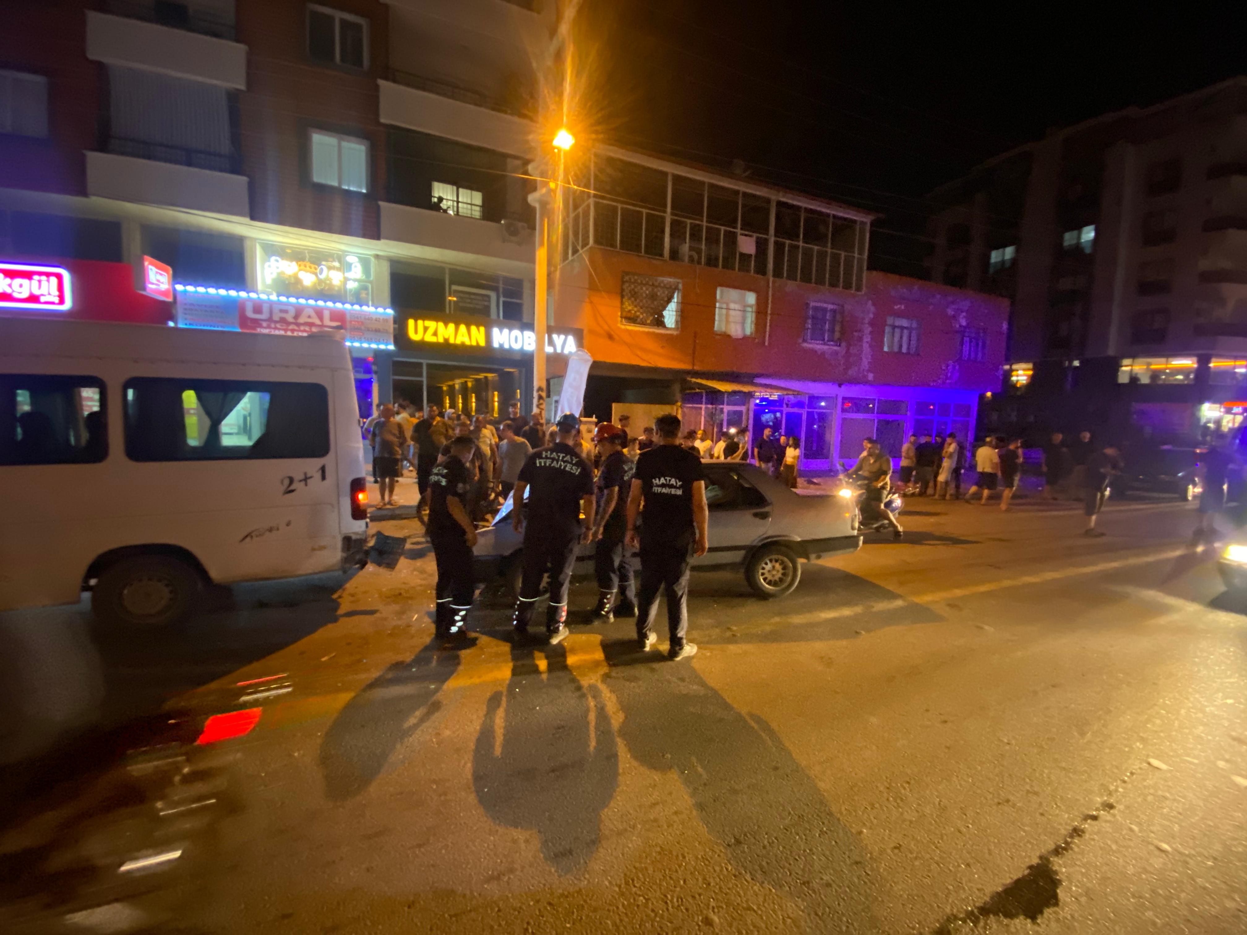 Tofaş'ın Hurdaya Döndüğü Kazada 4 Kişi Yaralandı (3)