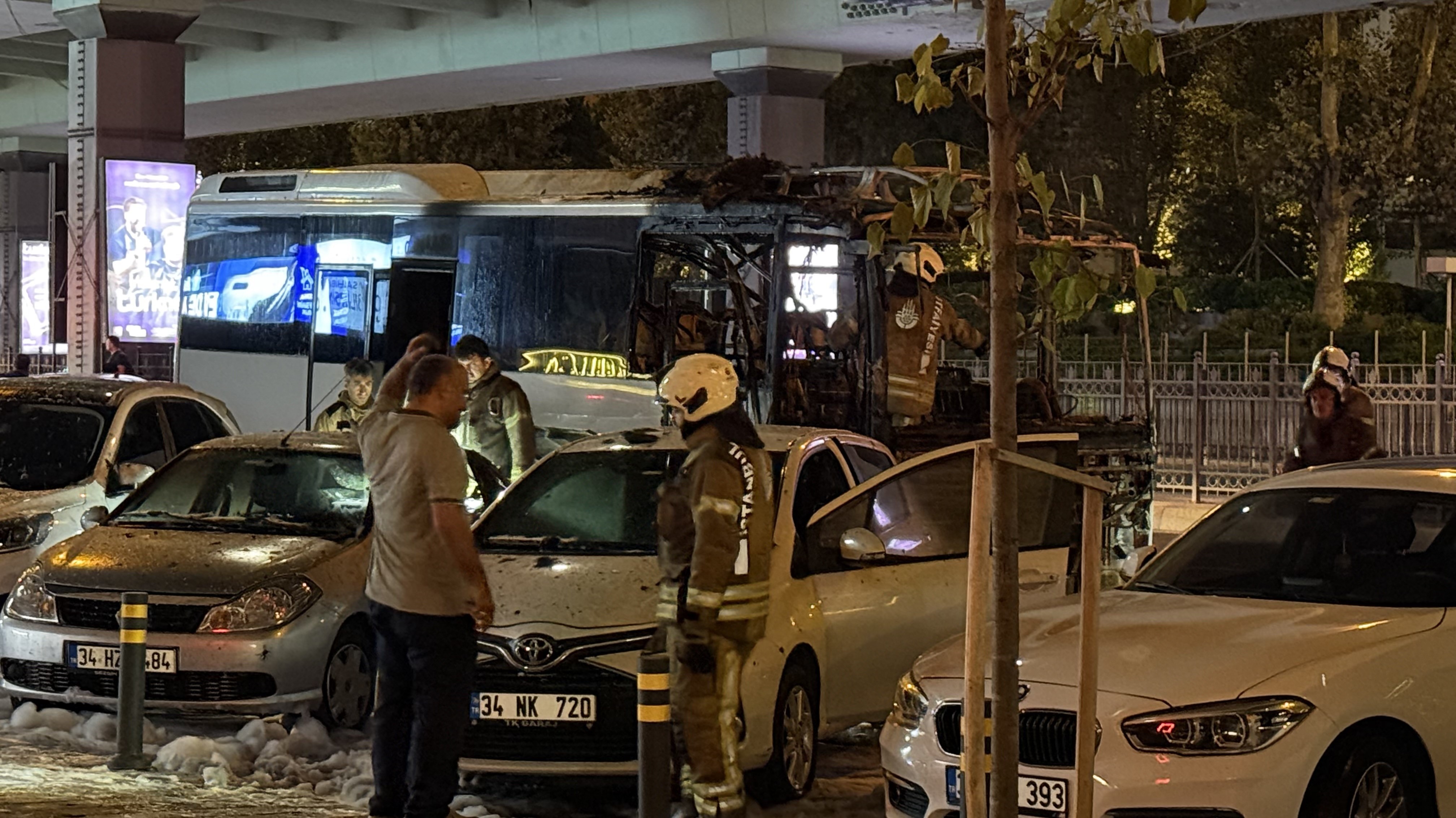 Turistleri Taşıyan Tur Otobüsü Alev Alev Yandı (1)