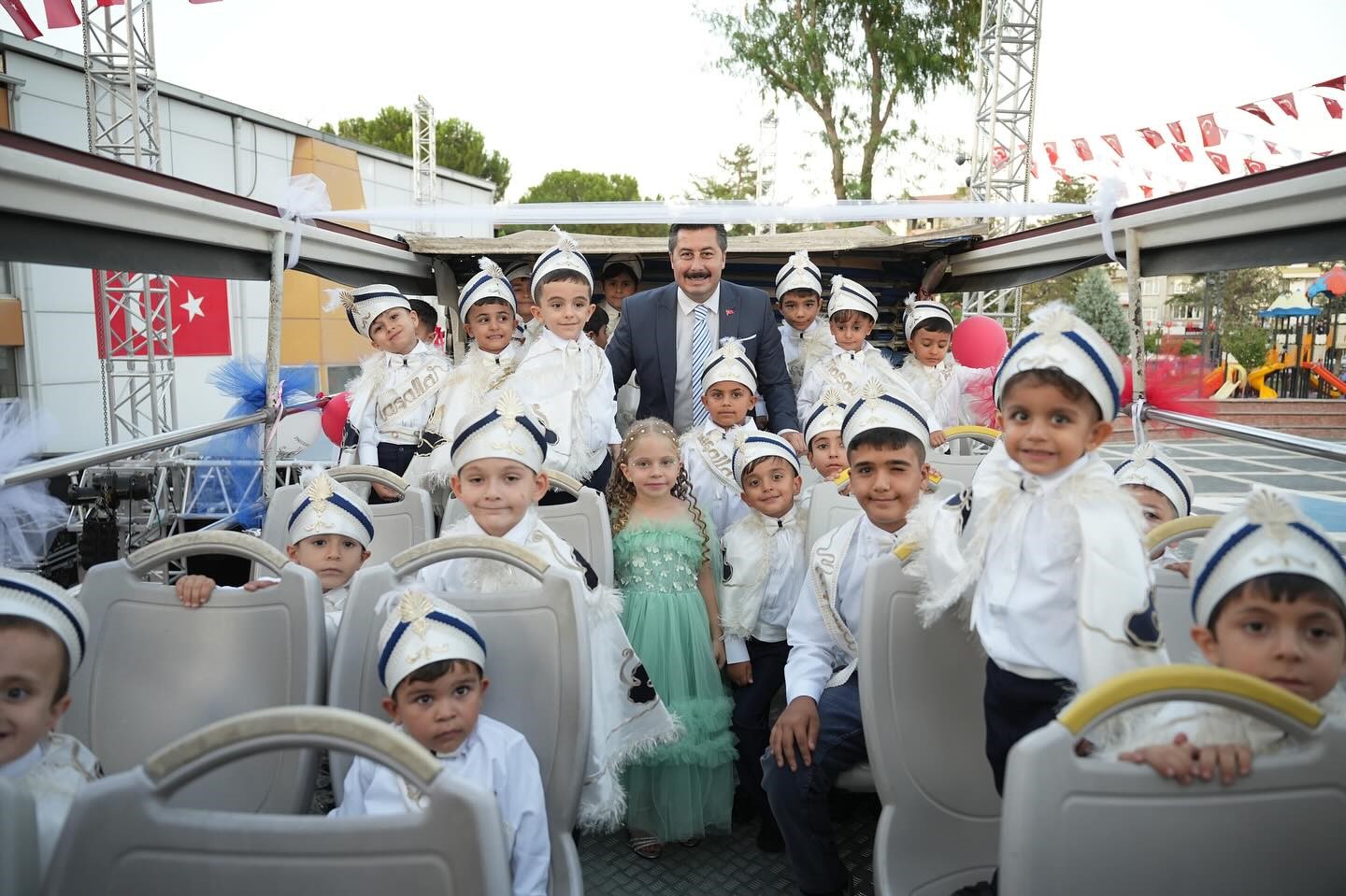 Yenişehir Belediyesi, 10. Uluslararası Altın Biber Festivali'nde Geleneksel Sünnet Şöleni Düzenledi (4)