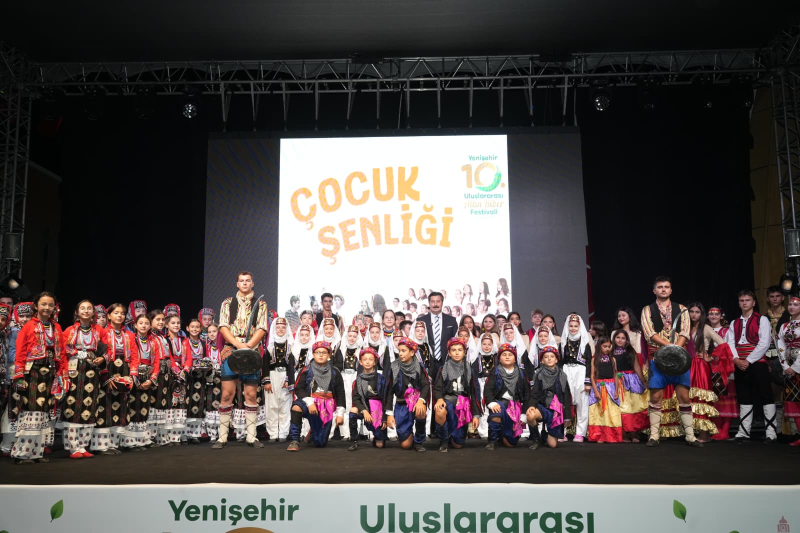 Yenişehir’de Çocuklar Festival Sahnesinde Coştu (2)
