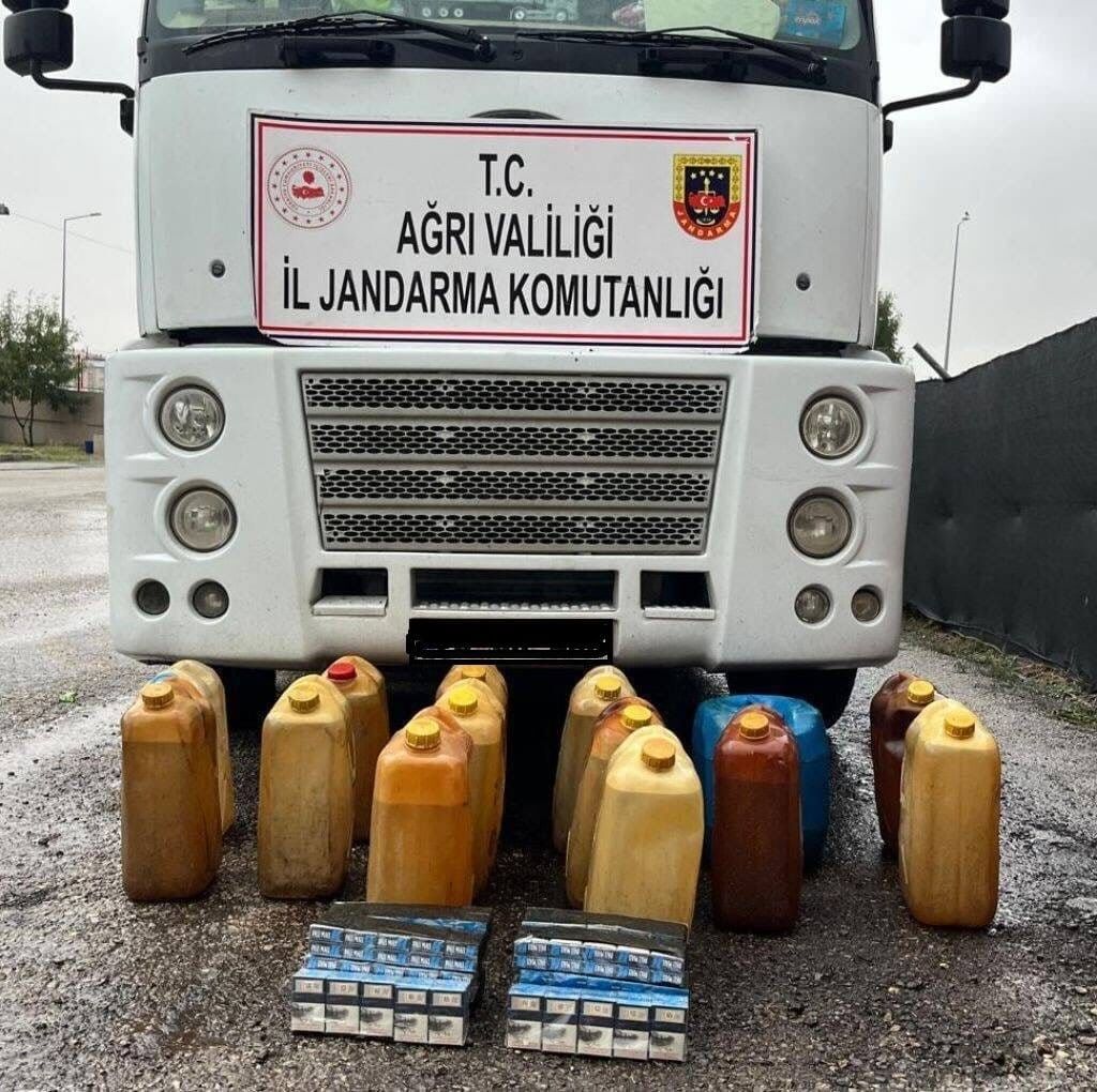 Yol Kontrol Uygulamasında 603 Litre Kaçak Akaryakıt Ve 127 Paket Gümrük Kaçağı Sigara Ele Geçirildi (1)