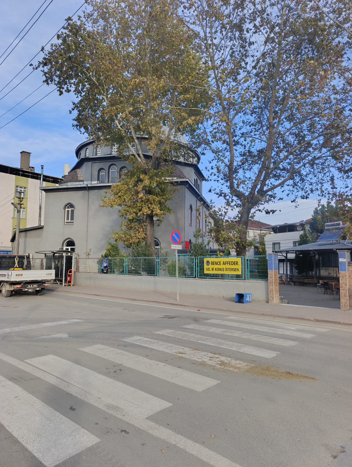 İnegöl’de cami duvarında ilginç afiş! Gören bir daha dönüp baktı-2