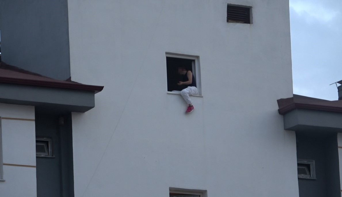 6 Çocuğun Üzerine Benzin Döken Kadın Gencgazete (8)