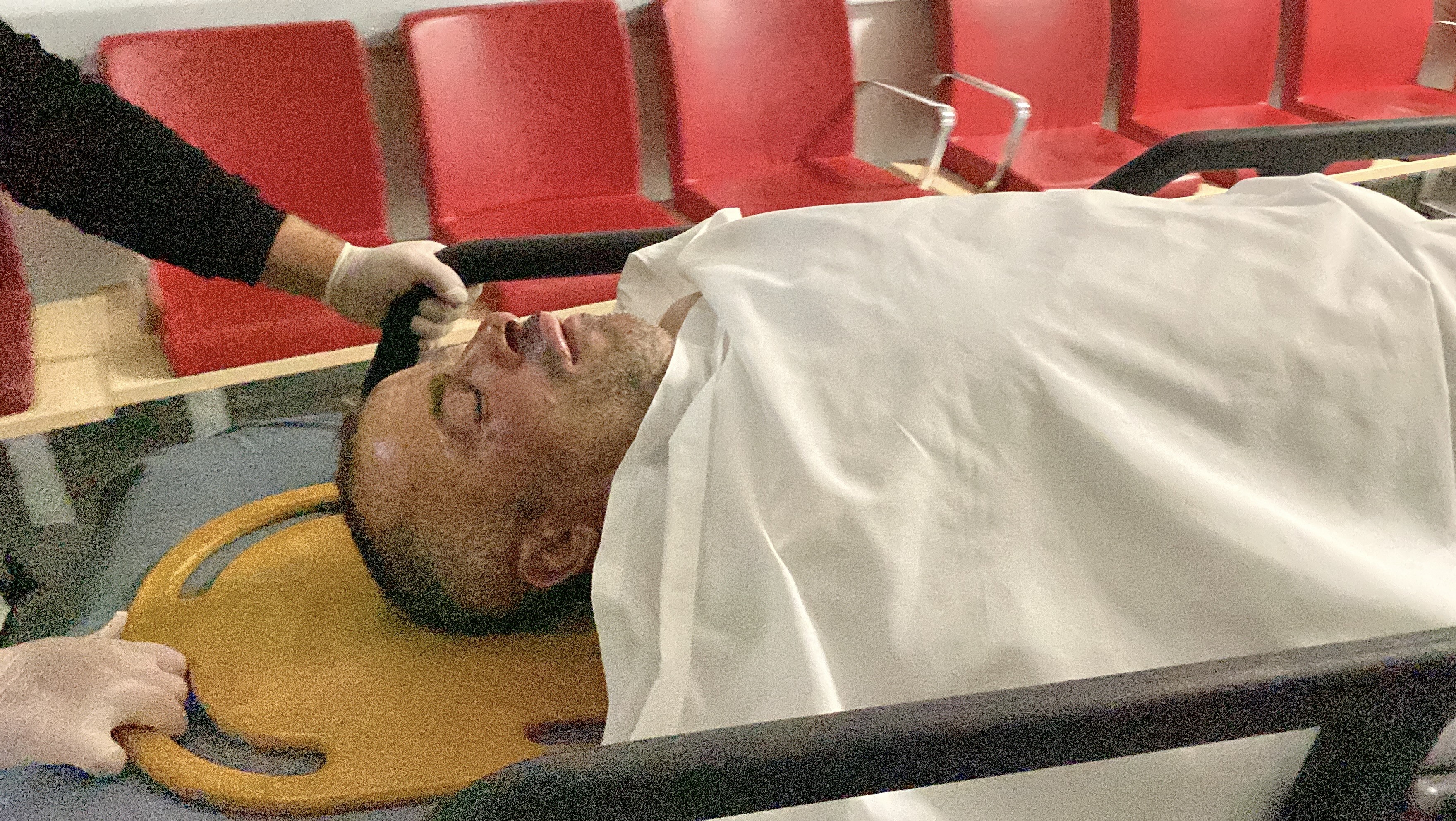 8 Yerinden Bıçaklanan Adam Ağır Yaralandı (1)