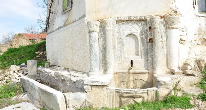 A Roma Dönemi Mermer Çeşme Tahrip Edildi (1)