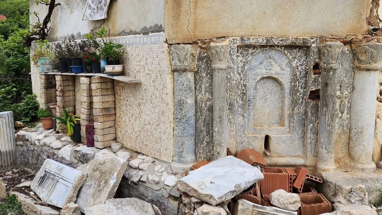 A Roma Donemi Mermer Cesme Tahrip Edildi 2