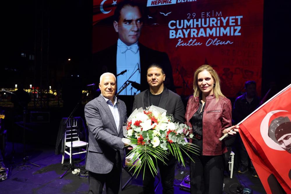 Bursa’da Cumhuriyet Coşkusu! Kubat’tan Unutulmaz Konser
