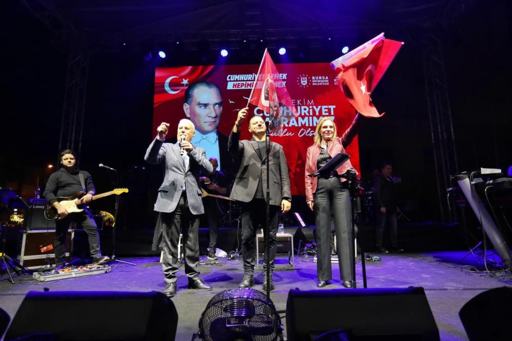 Bursa’da Cumhuriyet Coşkusu! Kubat’tan Unutulmaz Konser-1