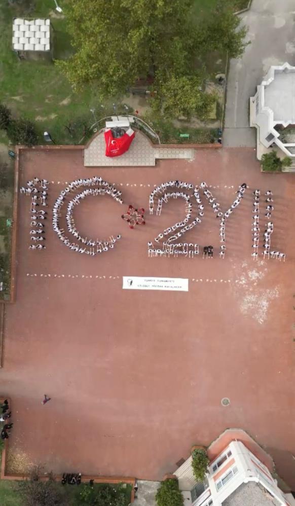 Bursa'da Öğrenciler Cumhuriyetin 102.yılını çizdi!