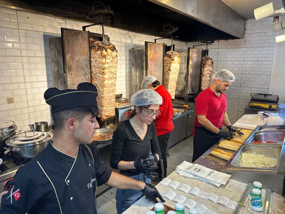 29 Ekim'de tavuk döner ve ayranı 29 liradan sattılar!-1