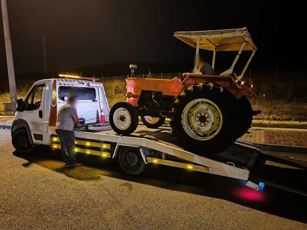 Bursa Otoyolunda Traktör Şoku! Ceza ve Trafikten Men Edildi