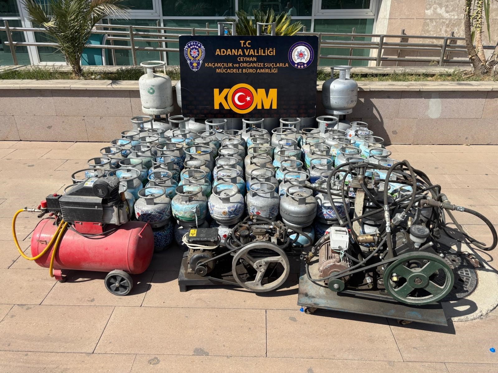 Adana'da Kaçakçılık Operasyonunda 20 Kişi Gözaltı Alındı (3)