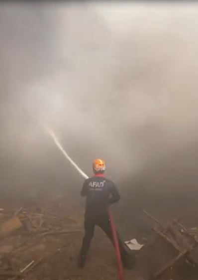 Ahır Yangınında 15 Küçük Ve 8 Büyükbaş Hayvan Telef Oldu (2)