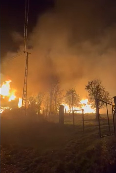 Alevlere Teslim Olan 6 Ev Ve Ahır Kullanılmaz Hale Geldi (1)