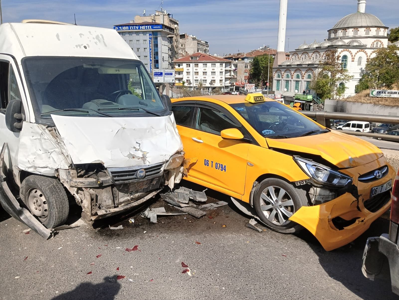 Ankara'da Zincirleme Kazada 6 Araç Birbirine Girdi (2)