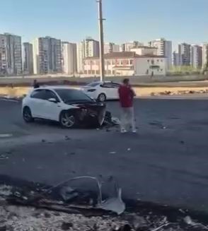 Araçlar Hurdaya Döndü, 2 Kişi Yaralandı (2)