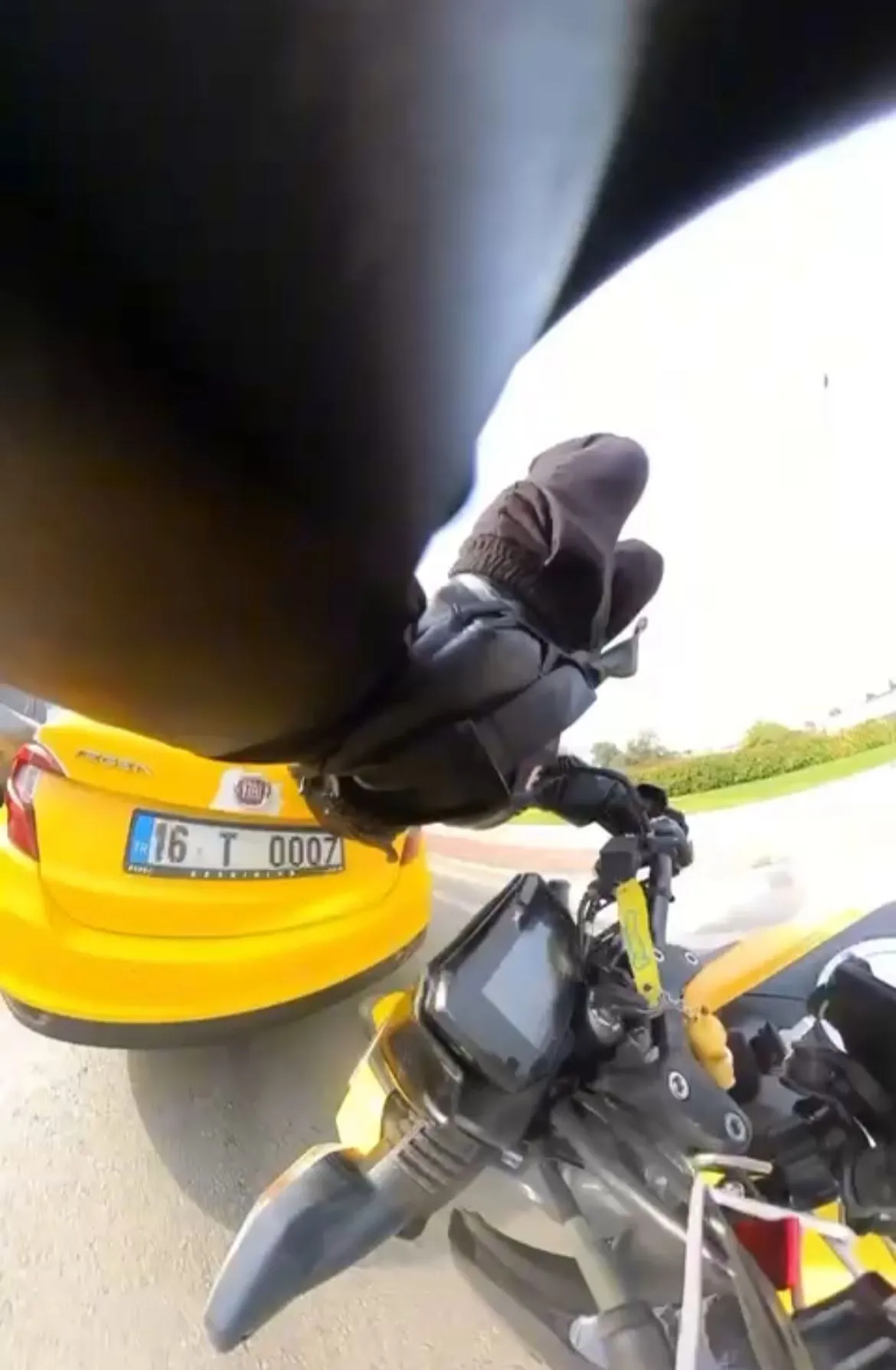 B U R S A E T R A F I N A B A K I N I R K E N M O T O S I K L E T I Y L 977194 290203-1