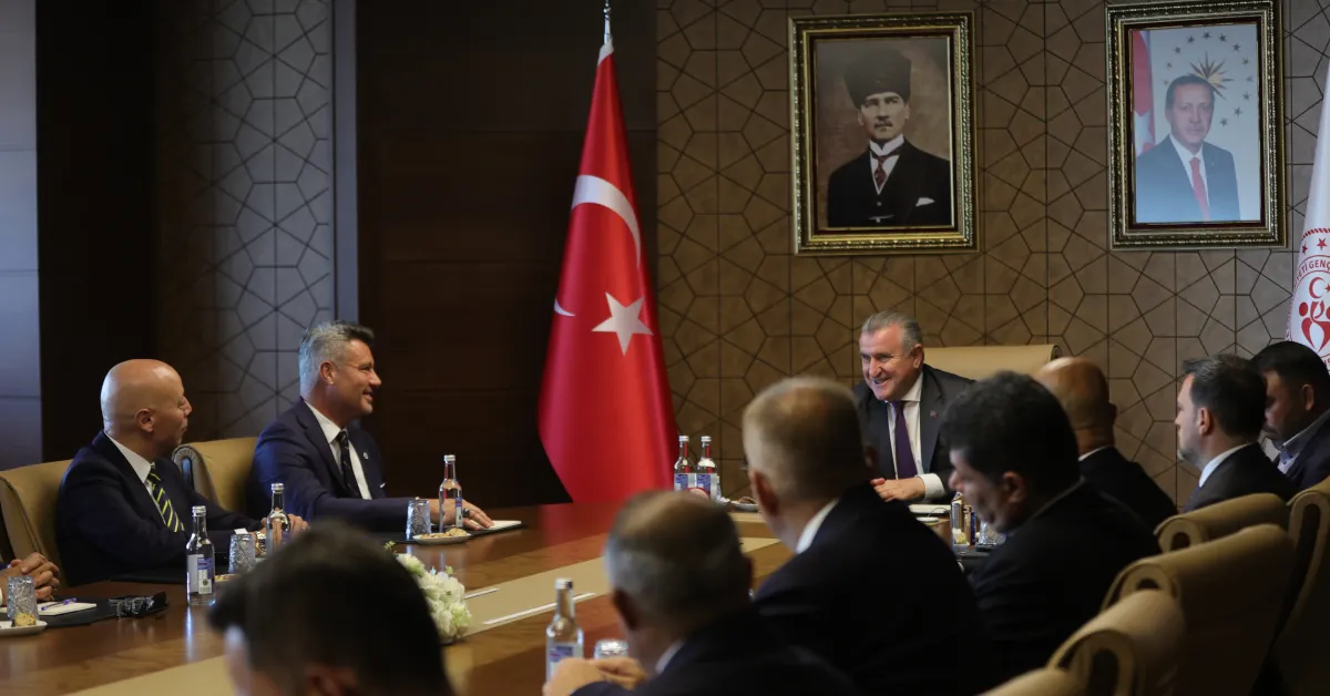 Bakan Bak, Fenerbahçe Yönetimini Kabul Etti (2) Gencgazete