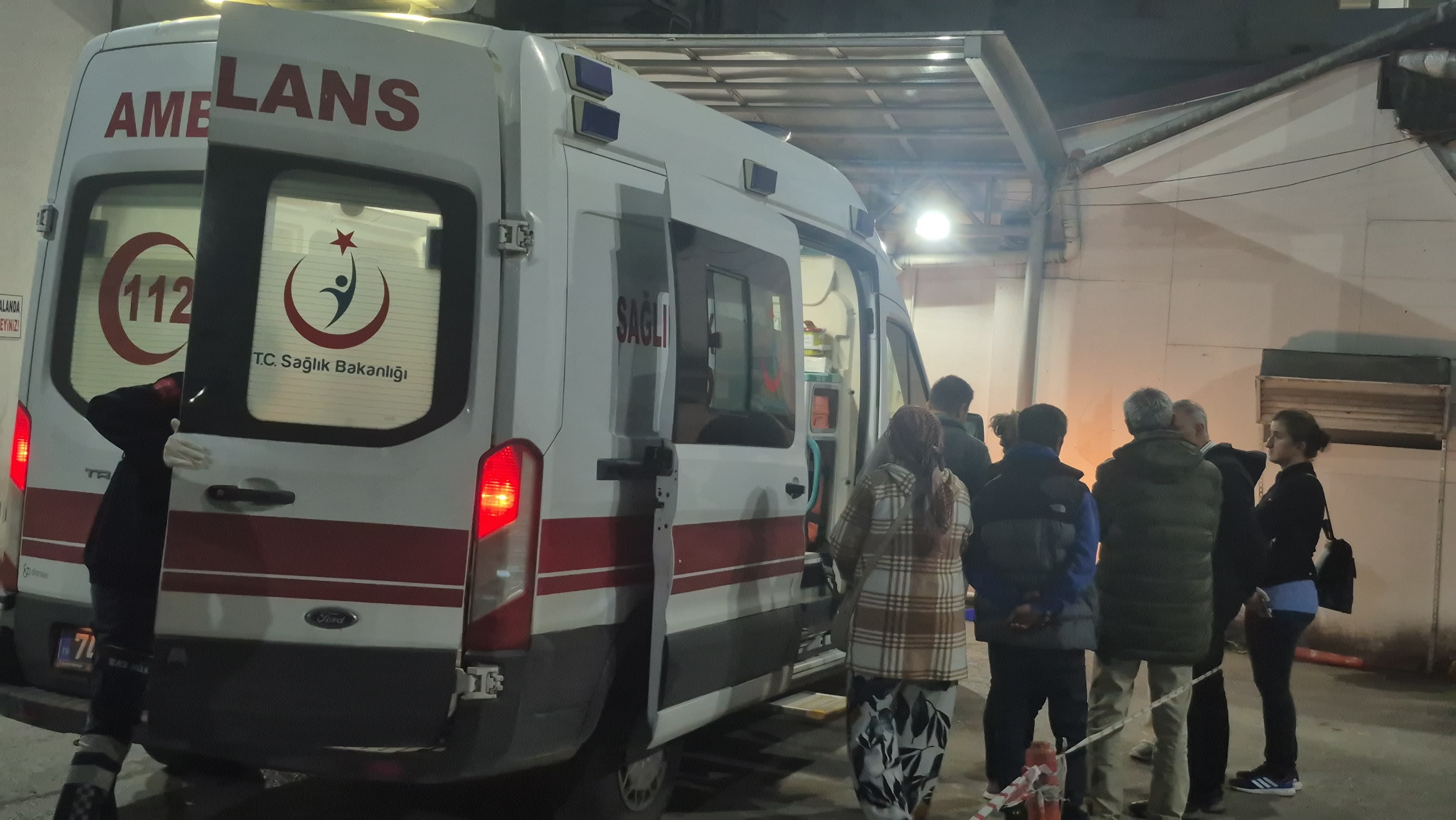 Bartın'da Fabrikada 14 Işçi Dumandan Zehirlendi (2)