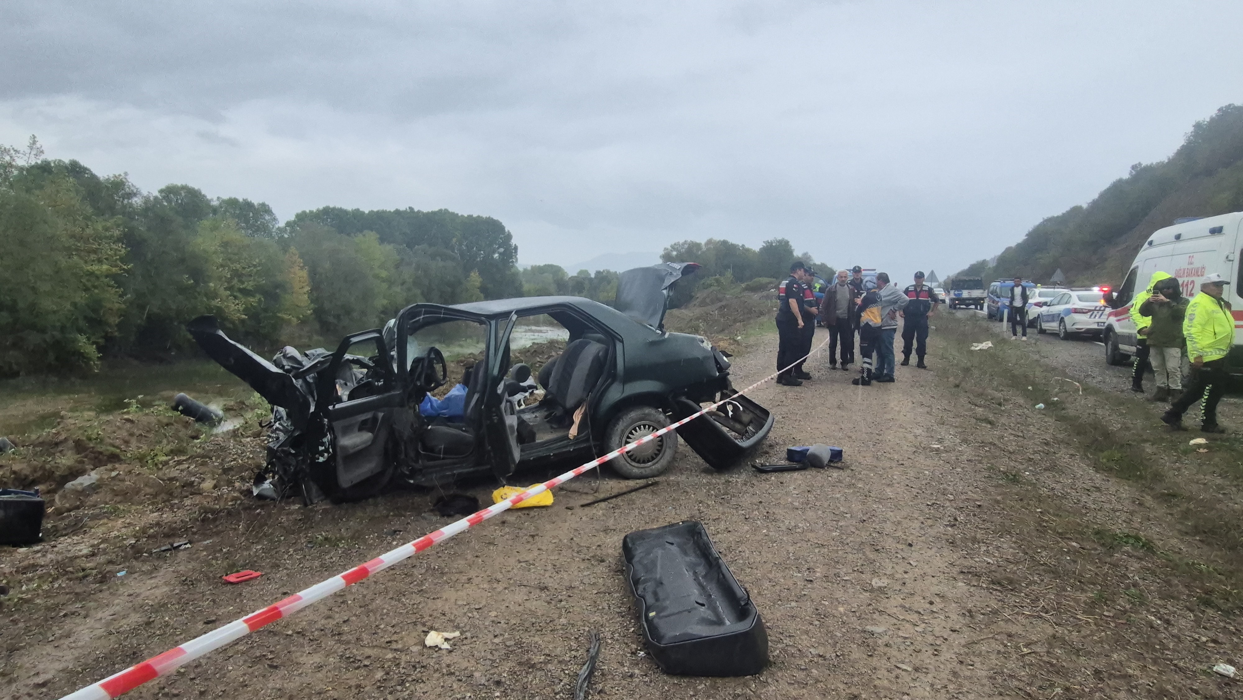 Bartın’da Tır Ile Otomobilin Çarpıştığı Kazada 1 Kişi Öldü, 2 Kişi Yaralandı (1)