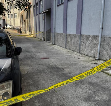 Bunalıma Giren Genç Beşinci Kattan Atladı (1)