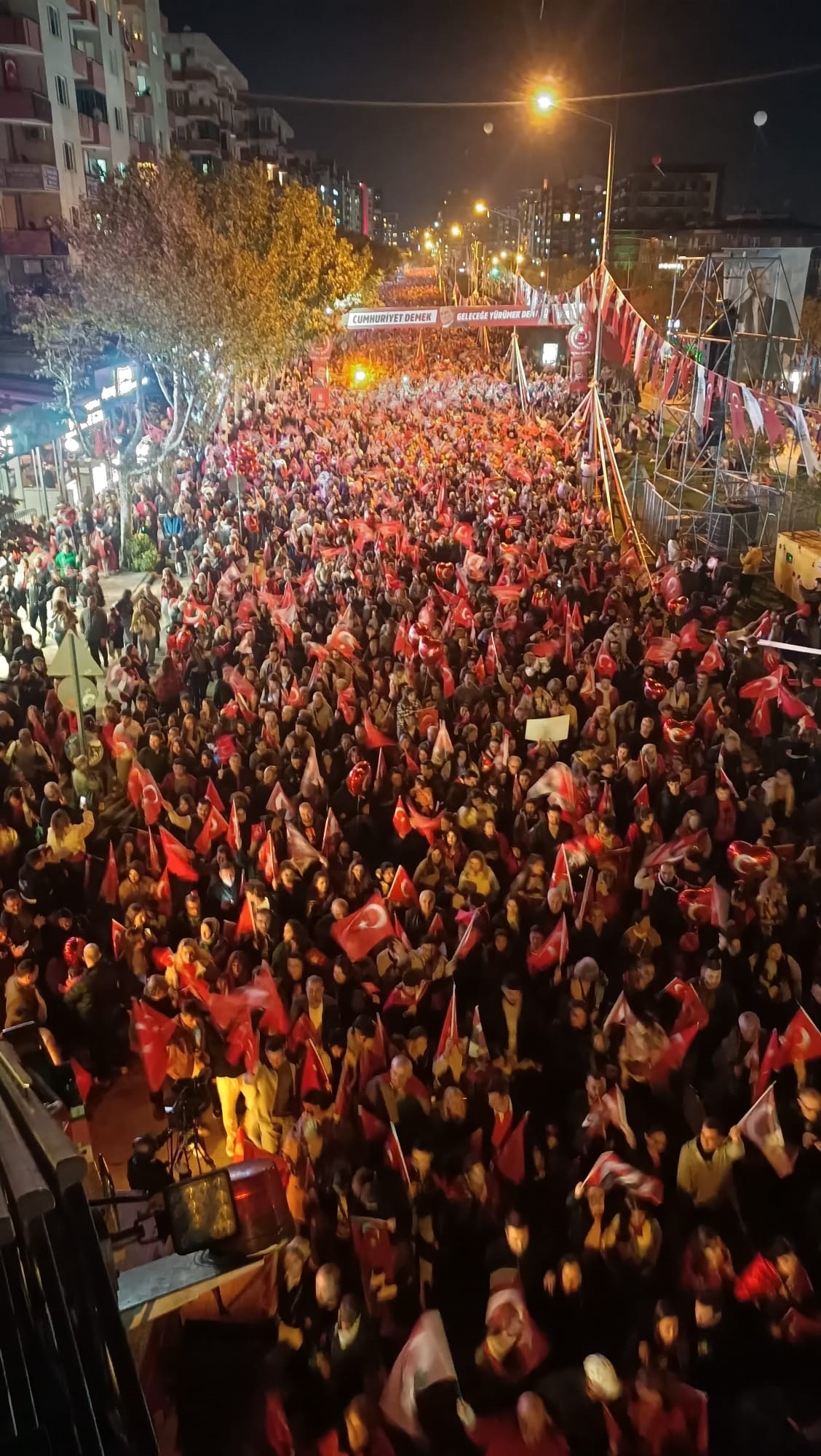 Bursa'da Onbinlerce Kişi Cumhuriyet Coşkusuna Ortak Oldu (1)