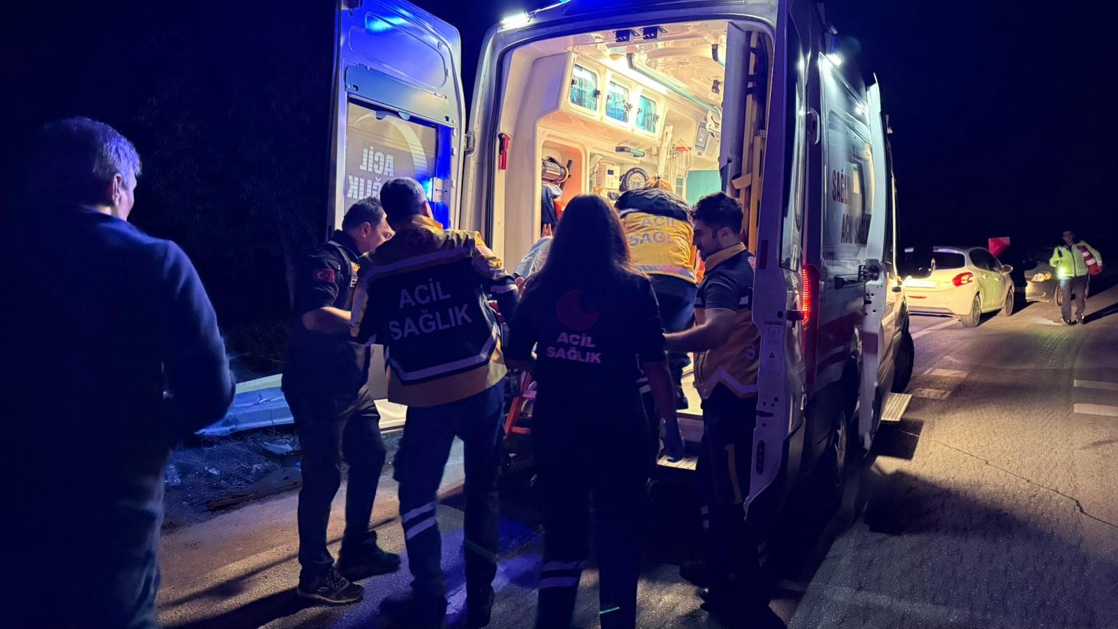 Bursa’da Tır Şarampole Yuvarlandı (3)