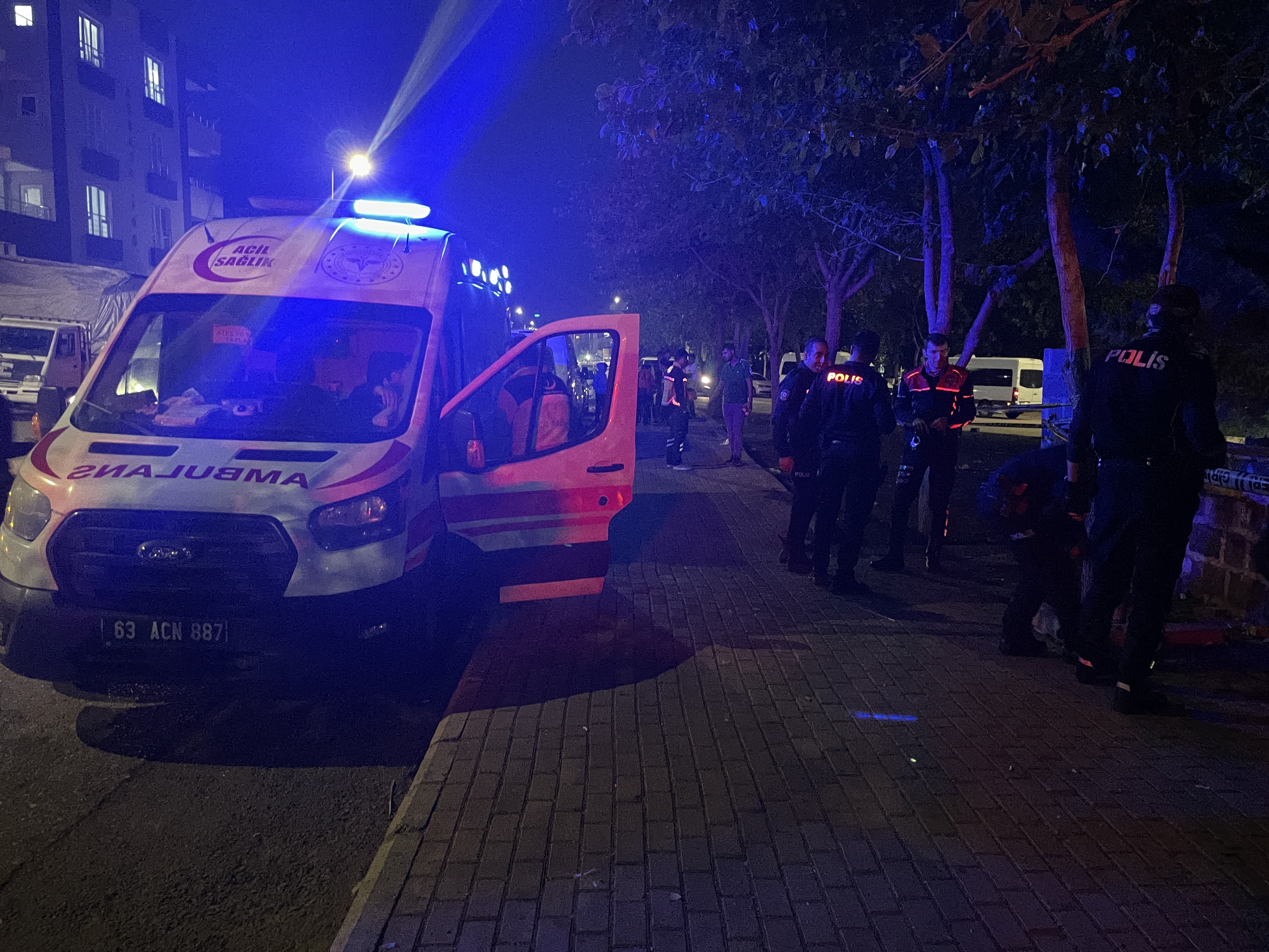 Cami Bahçesinde Gömülü Yeni Doğmuş Bebek Cesedi Bulundu (3)