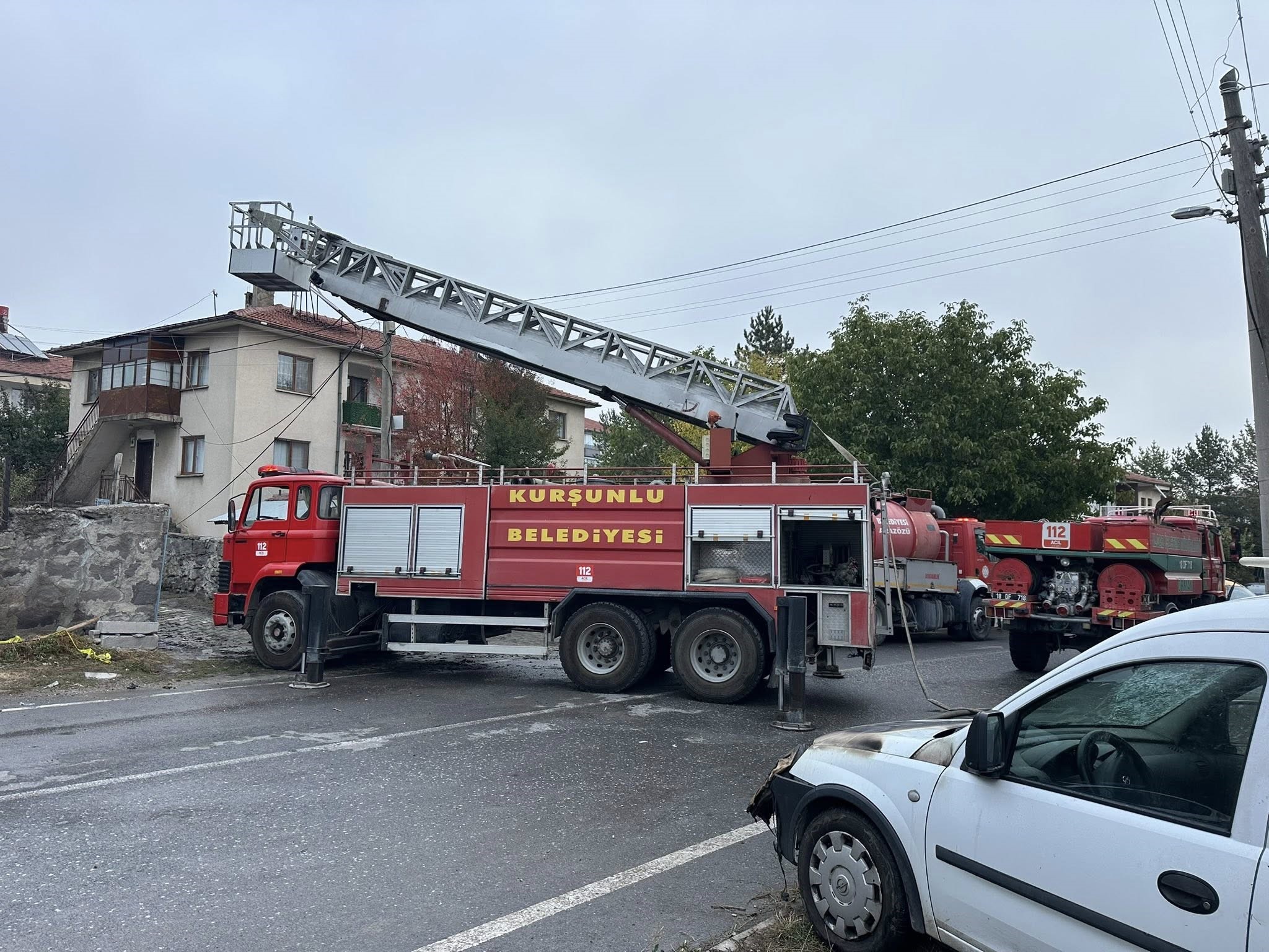 Çankırı'da Çıkan Yangında 4 Yapı Ve 1 Araç Zarar Gördü (1)
