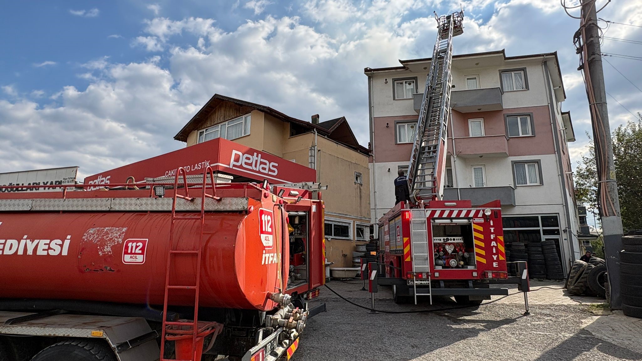 Çatıda Yapılan Tadilat Yangına Sebep Oldu (2)