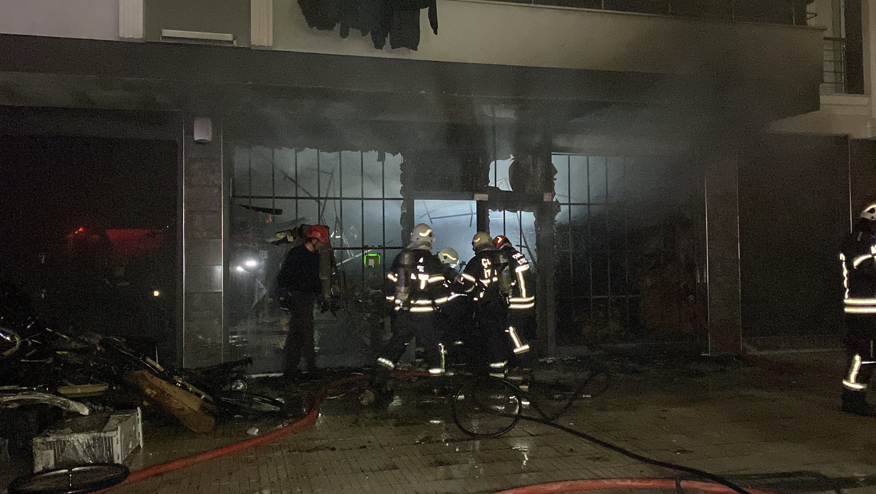 Çorum’da Bir Iş Yerine Ait Depoda Çıkan Yangın Korkuttu (2)