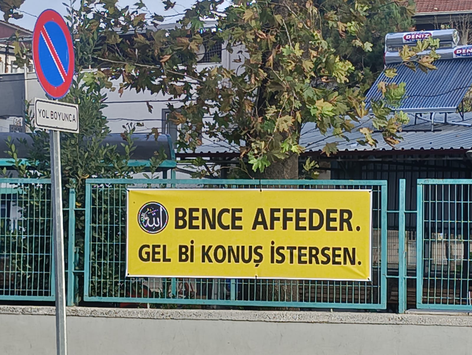 İnegöl’de cami duvarında ilginç afiş! Gören bir daha dönüp baktı