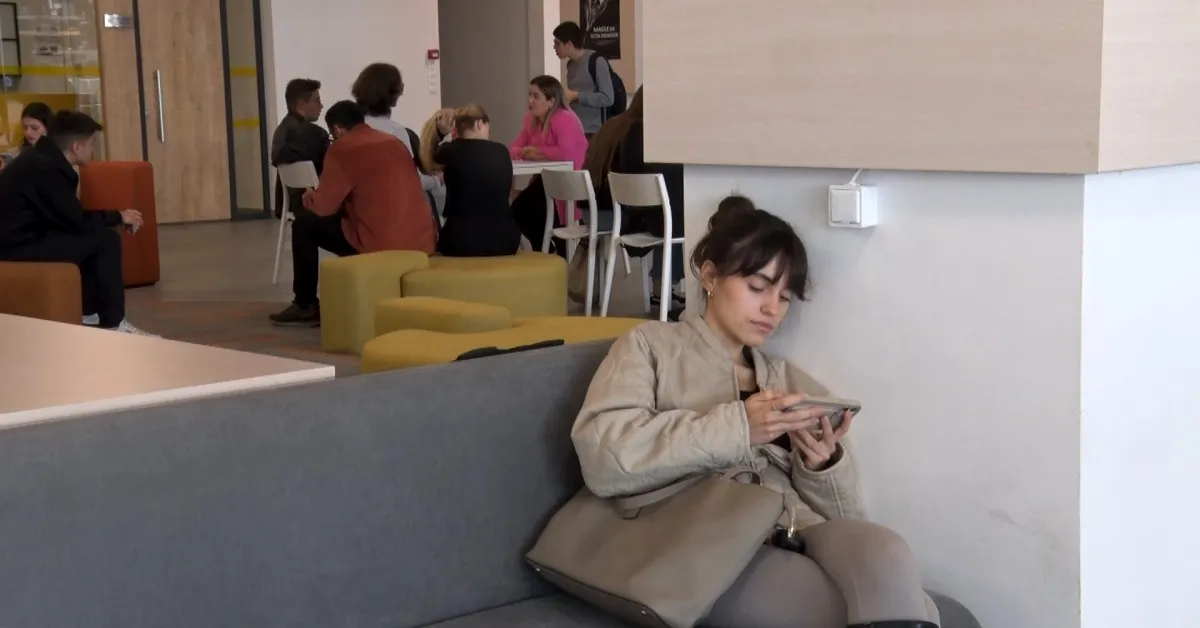 Dijital Çağın Çelişkisi Kalabalık Yalnızlık Büyüyor (2)