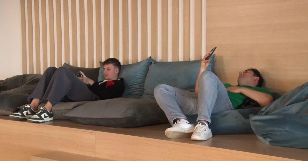 Dijital Çağın Çelişkisi Kalabalık Yalnızlık Büyüyor (3)