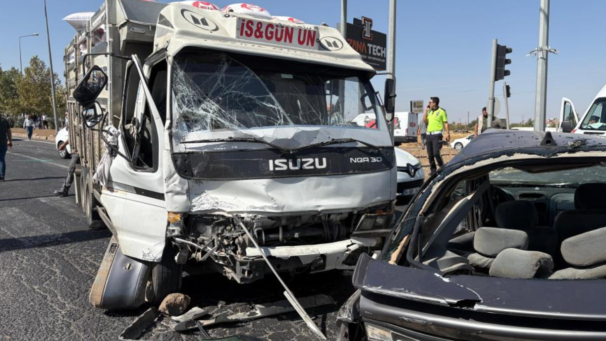 Diyarbakır’da Freni Patlayan Kamyon Dehşet Saçtı (2)-1