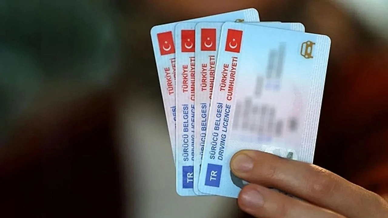 Ehliyet Yenilemede Son Gunler Ucret 15 Tlden 7500 Tlye Cikiyor