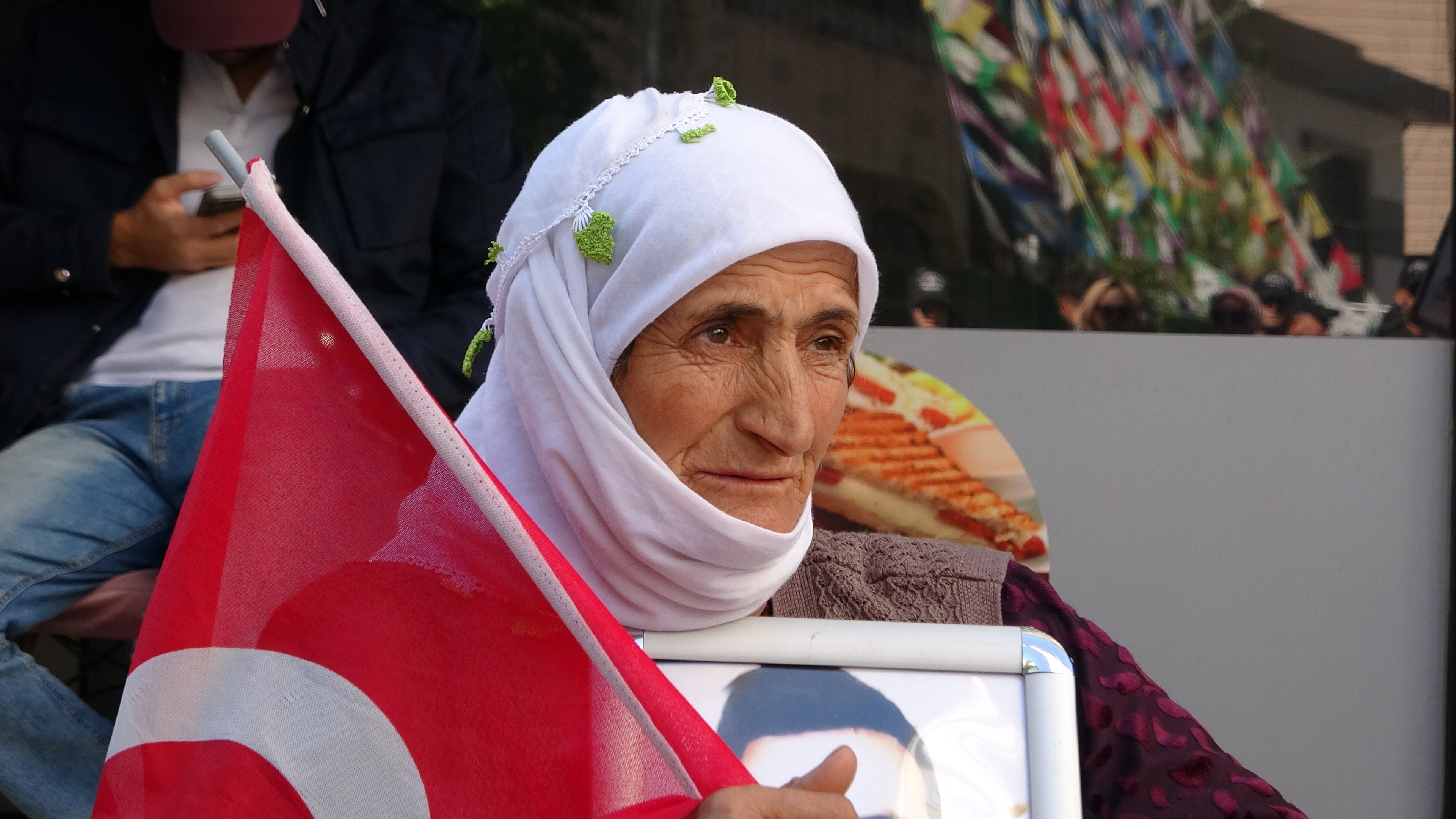 Evlat Nöbetindeki Annelerin Umutlu Bekleyişi Sürüyor (1)-1