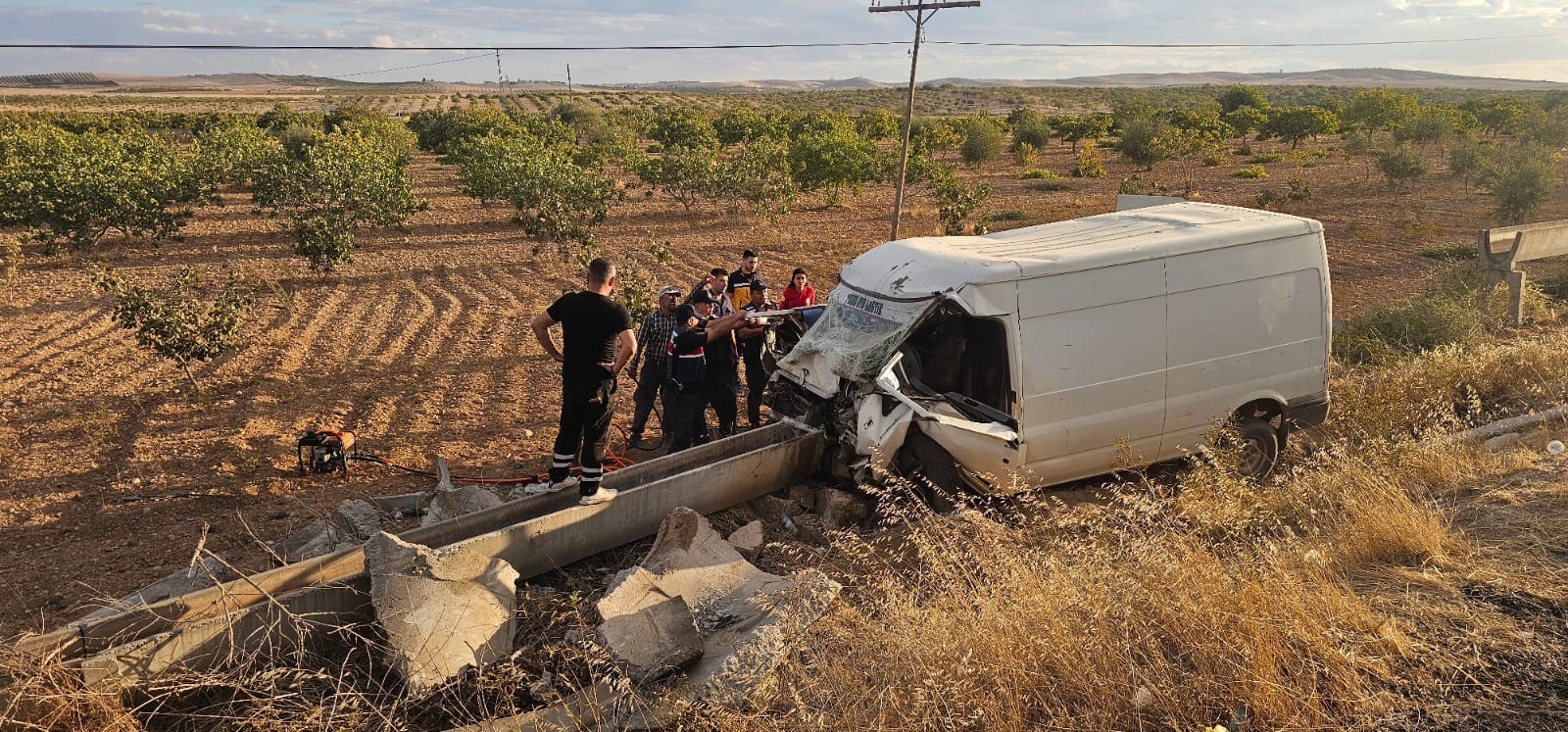 Gaziantep’te Kamyonet Şarampole Uçtuğu Kazada 2 Kişi Ağır Yaralı (3)