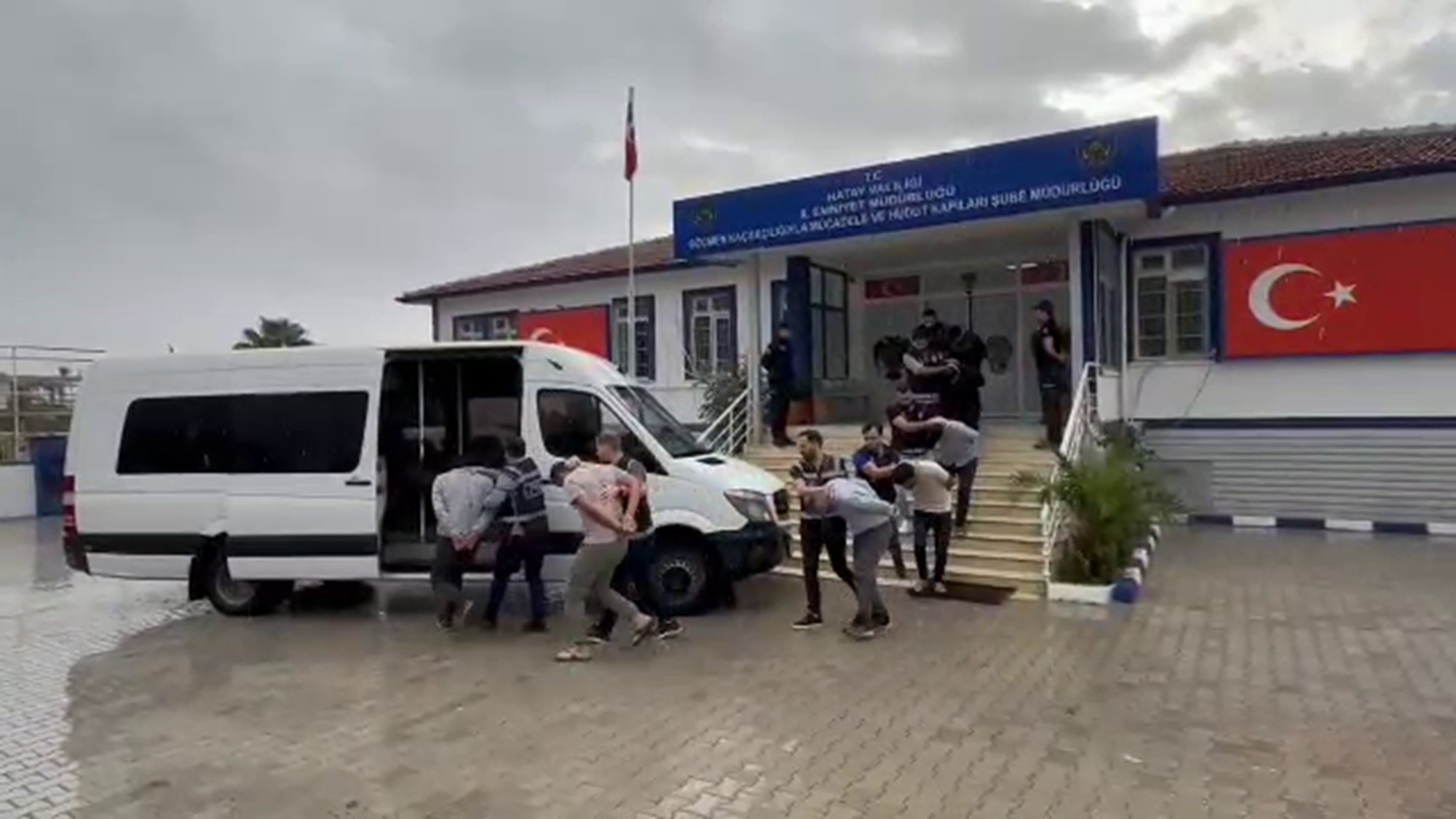 Göçmen Kaçakçılarına Şafak Operasyonu (2)