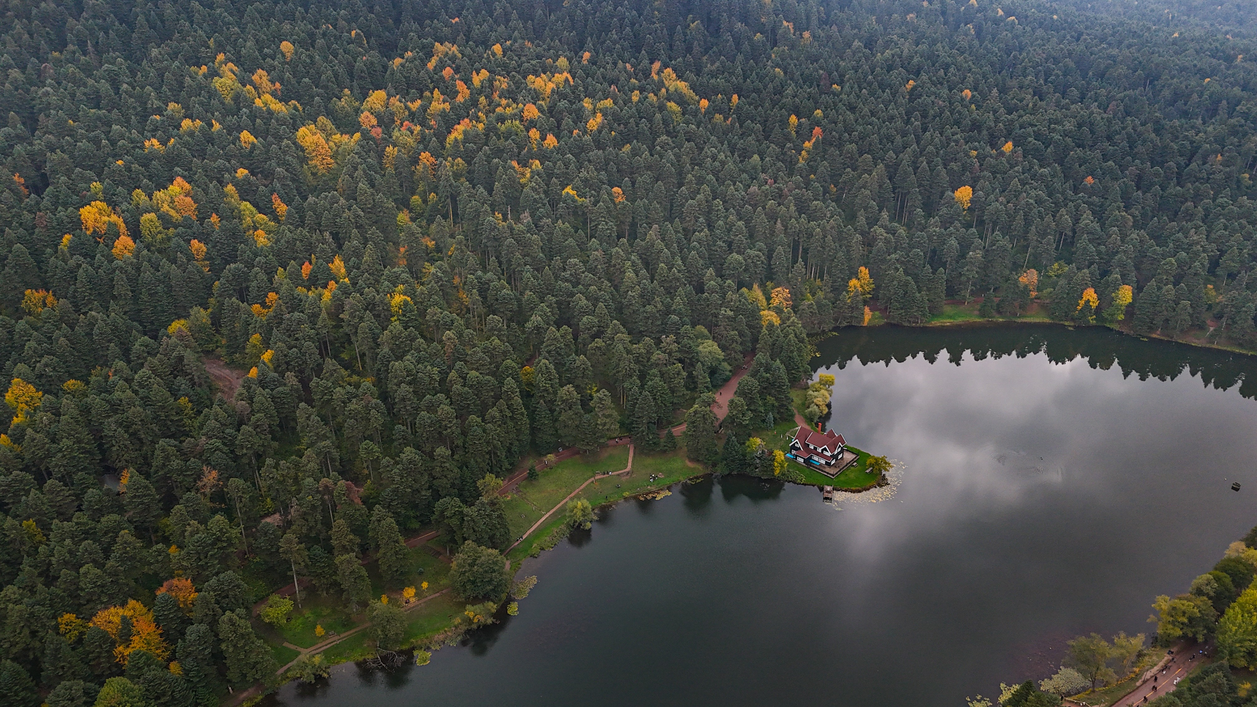 Gölcük Tabiat Parkı’nda Sonbahar Güzelliği Mest Etti (4)