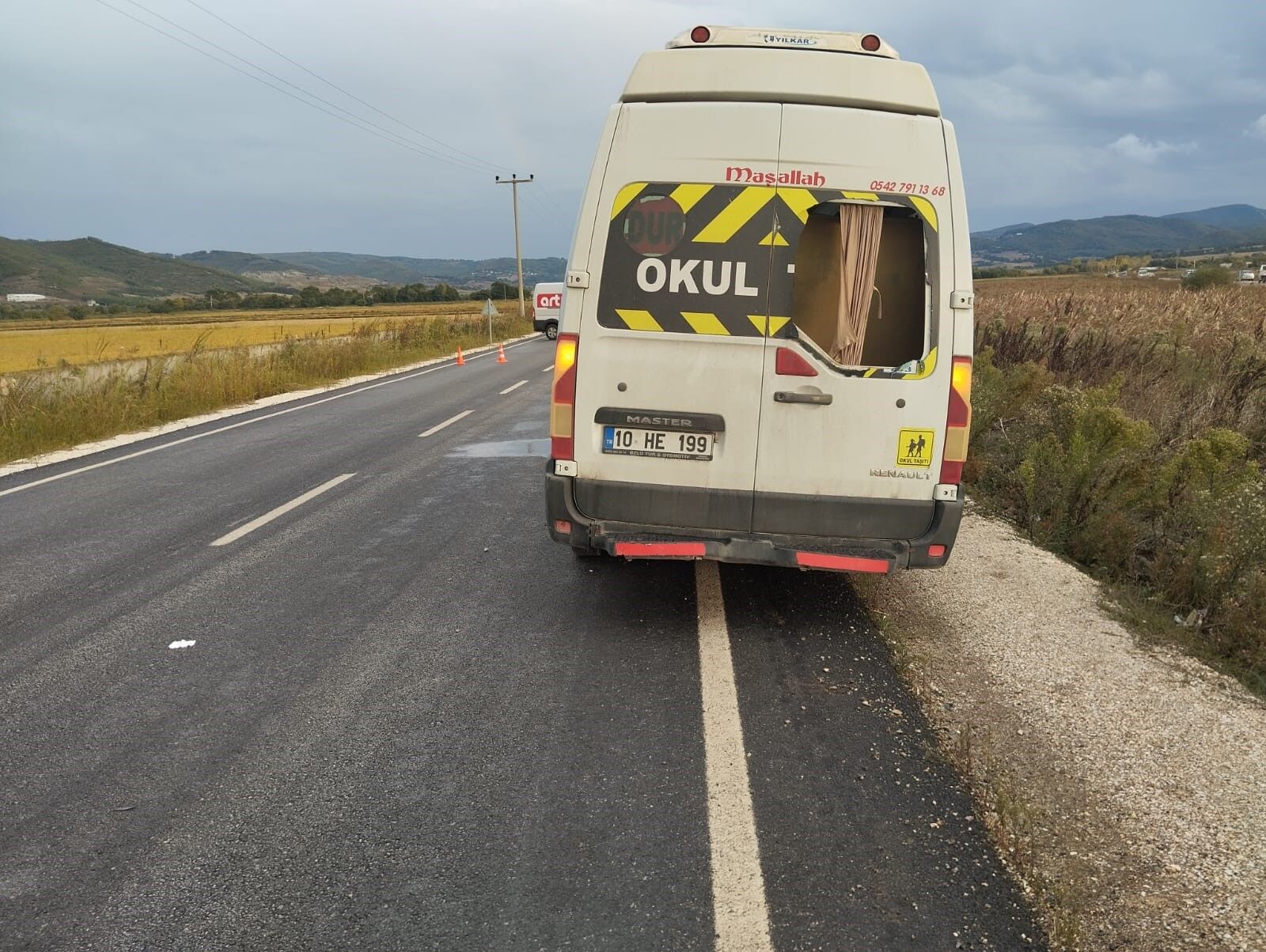 Gönen’de Öğrenci Servisi Ile Otomobil Çarpıştı 2 Ölü, 7 Öğrenci Yaralı (3)