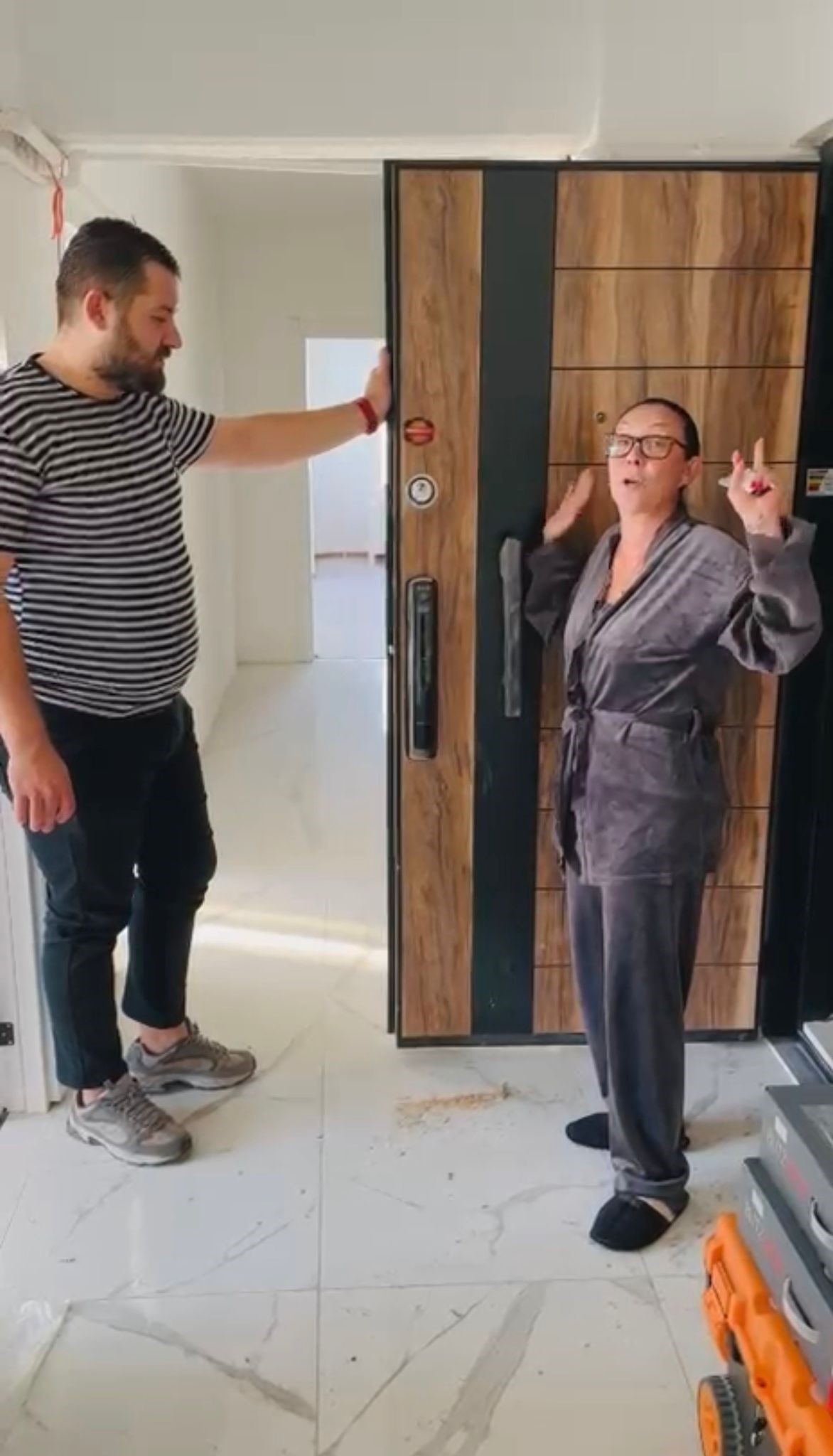 Güllü'nün Evindeki Akıllı Kilit Ile Ilgili Ilginç Detay (2)